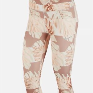 Nike Women's Sail/Reflective Boxed
Botanical Fast Crop Leggings size XS